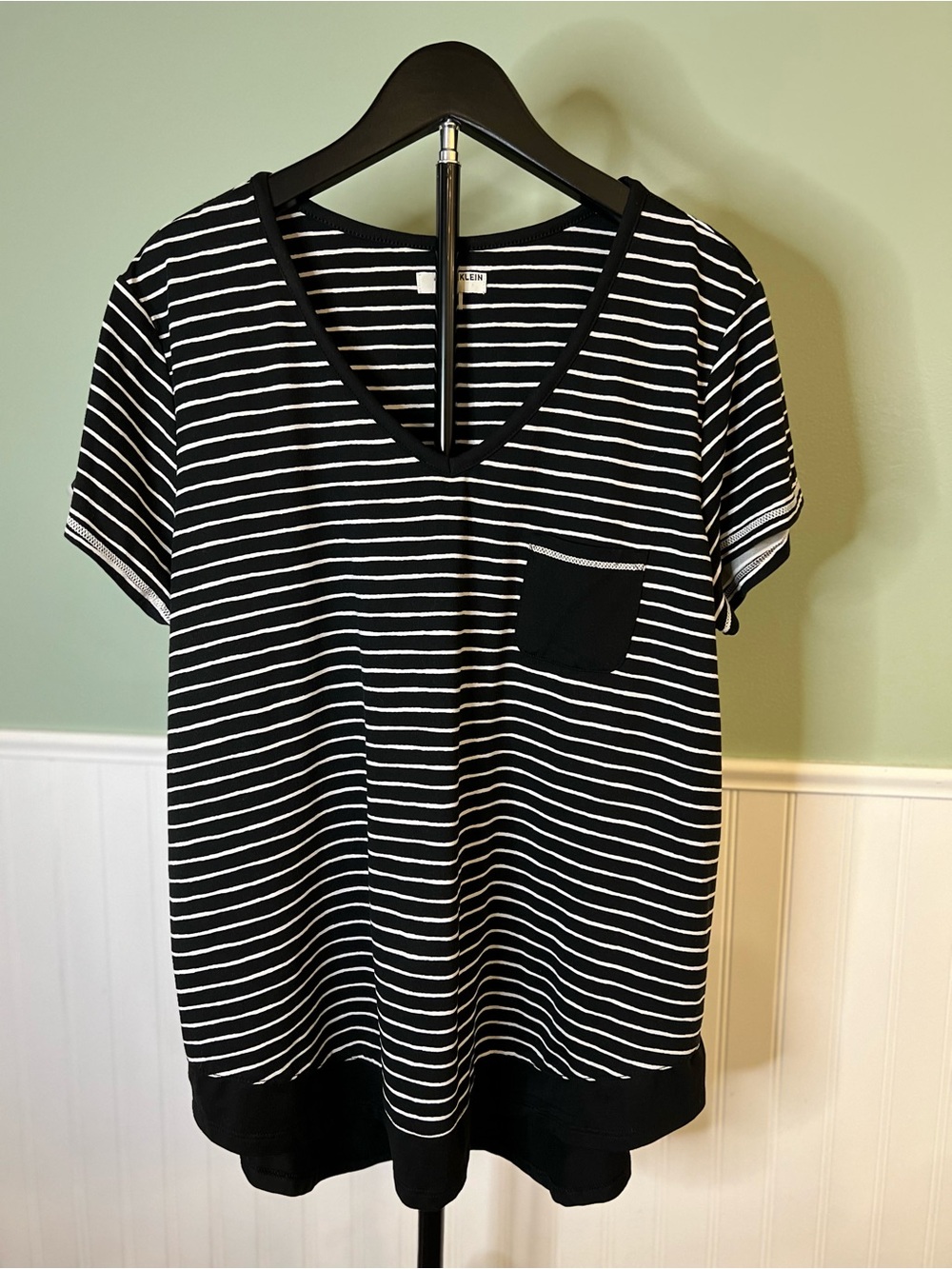 Anne Klein Black and White Striped V-Neck Pocket Tee. Size L